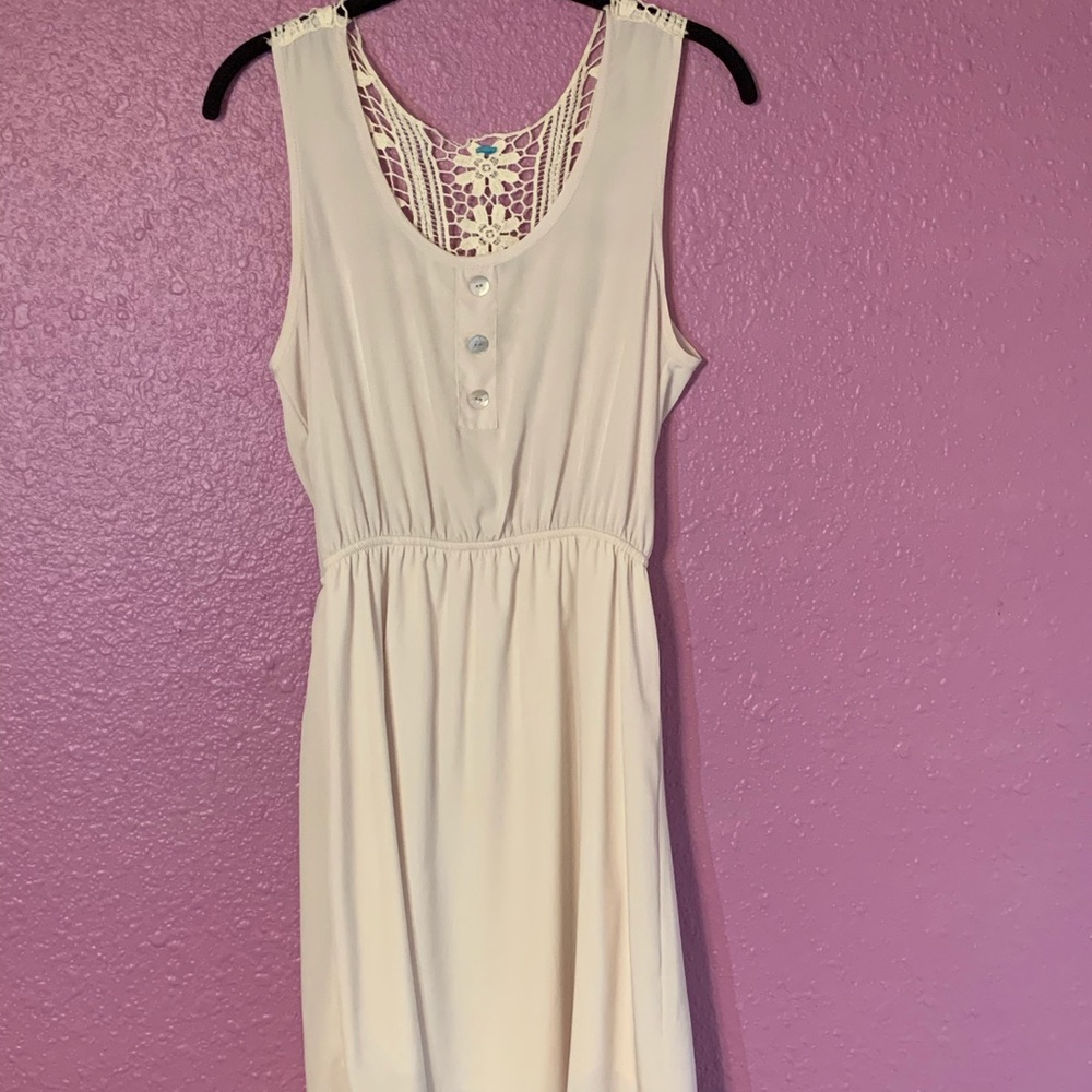 Francesca’s classic creme dress